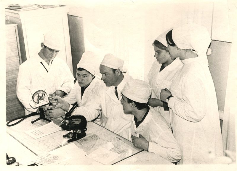 2223, в лаборатории мединститута, 1969 г. В. Аксенов.jpg